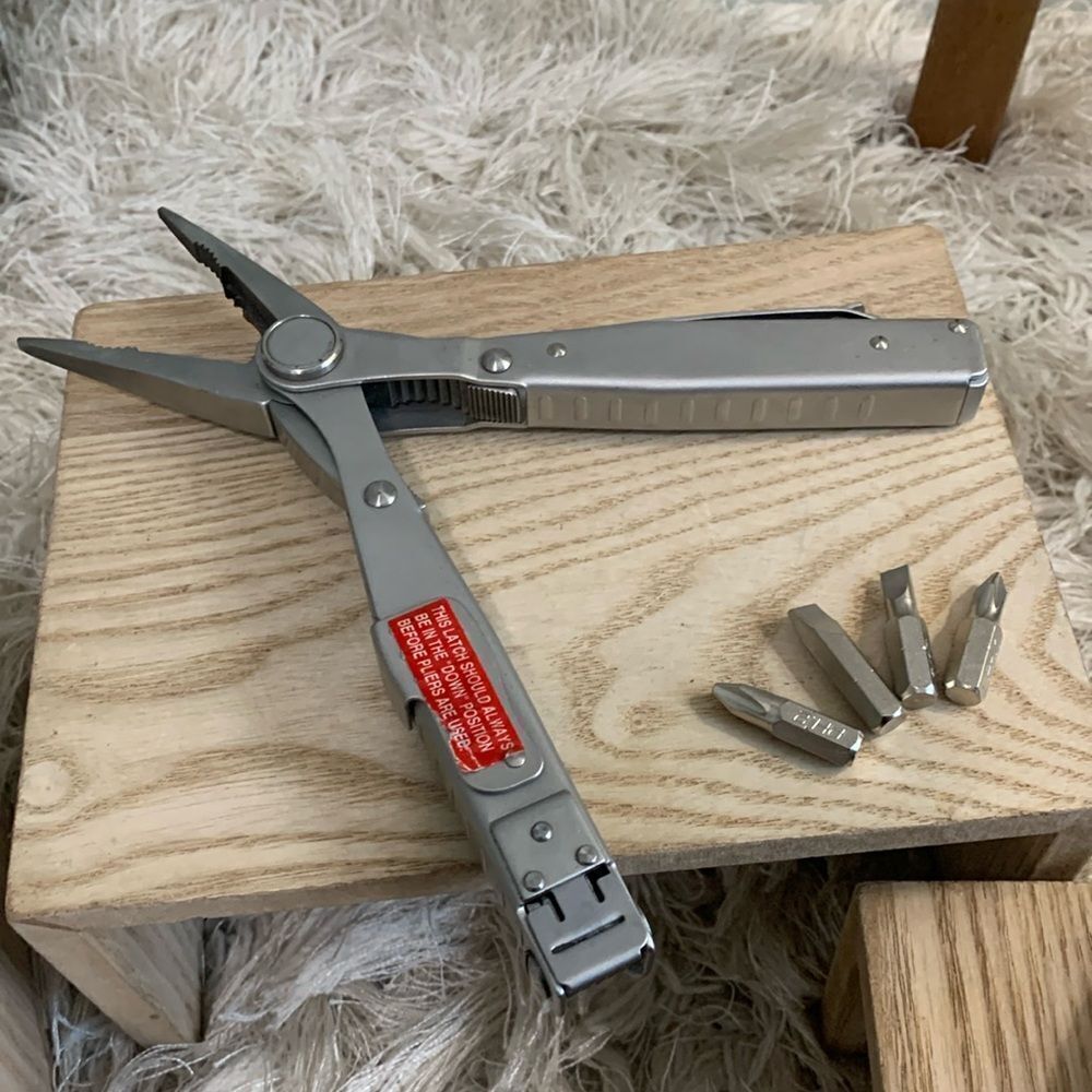 FlipGrip Stainless Steel Dual Jaw Multi Tool
Model 60251